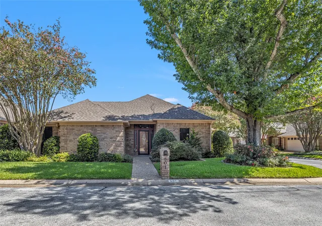 Photo 1 of Single family home for sale at 501 Hyde Park, Tyler, TX 75701 | MLS# 21359323 | Listing updated on 2026-10-07