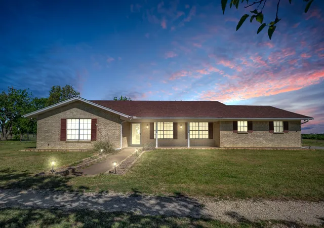 Photo 2 of Single family home for sale at 5108 Woodard Ave, Cleburne, TX 76033 | MLS# 21359325 | Listing updated on 2026-08-29