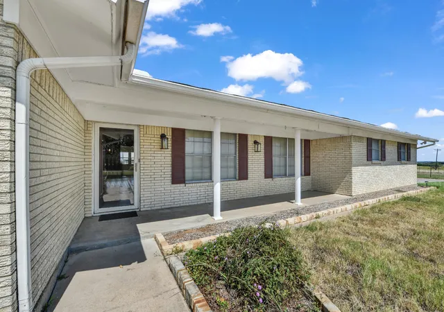 Photo 4 of Single family home for sale at 5108 Woodard Ave, Cleburne, TX 76033 | MLS# 21359325 | Listing updated on 2026-08-29