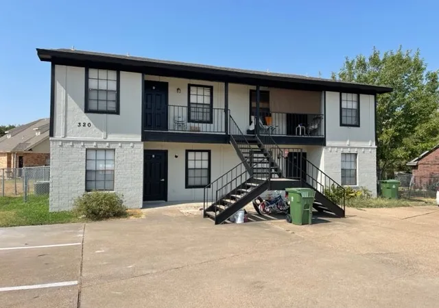Photo 1 of Sale Pending at 320 Queens Ct N, Mansfield, TX 76063 | MLS# 21359049 | Listing updated on 2026-09-20