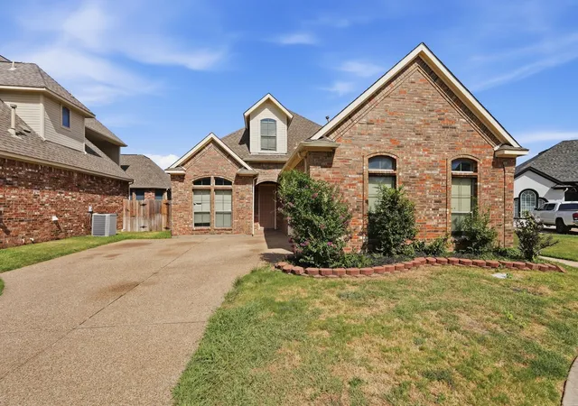 Photo 1 of Single family home for sale at 4203 Lucy Ln, Arlington, TX 76016 | MLS# 21358100 | Listing updated on 2026-09-25