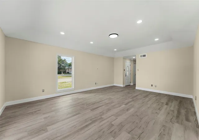 Photo 2 of Single family home for sale at 1307 Reesling Dr, Mesquite, TX 75150 | MLS# 21352025 | Listing updated on 2026-10-06