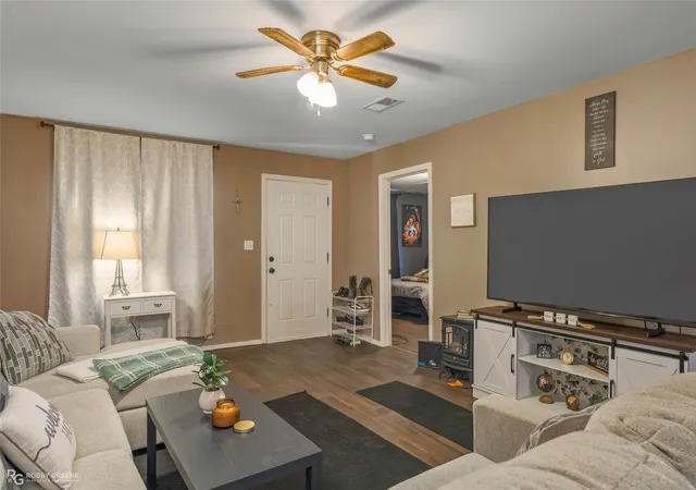Photo 3 of Single family home for sale at 10461 Jersey Gold Rd, Keithville, LA 71047 | MLS# 21359387 | Listing updated on 2026-10-02