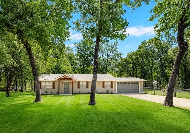 Photo 1 of Single family home for sale at 110 Meadowood Rd, Enchanted Oaks, TX 75156 | MLS# 21357712 | Listing updated on 2026-08-14