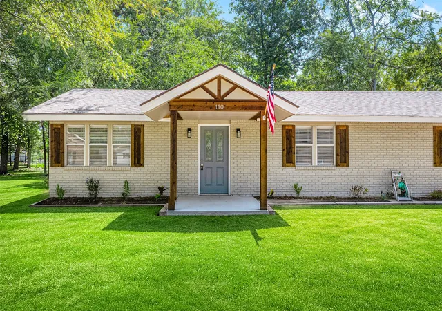 Photo 3 of Single family home for sale at 110 Meadowood Rd, Enchanted Oaks, TX 75156 | MLS# 21357712 | Listing updated on 2026-08-14