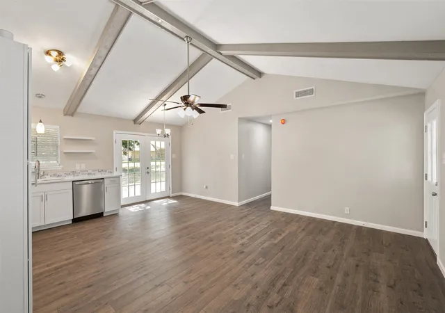 Photo 4 of Single family home for sale at 110 Meadowood Rd, Enchanted Oaks, TX 75156 | MLS# 21357712 | Listing updated on 2026-10-04