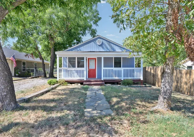 Photo 2 of Single family home for sale at 1210 Elmira St, Weatherford, TX 76086 | MLS# 21359407 | Listing updated on 2026-08-26
