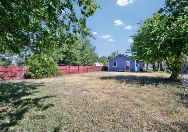 Photo 3 of Single family home for sale at 1210 Elmira St, Weatherford, TX 76086 | MLS# 21359407 | Listing updated on 2026-08-26