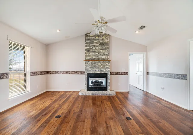Photo 3 of Single family home for sale at 3754 County Road 11300, Paris, TX 75462 | MLS# 21359409 | Listing updated on 2026-08-13