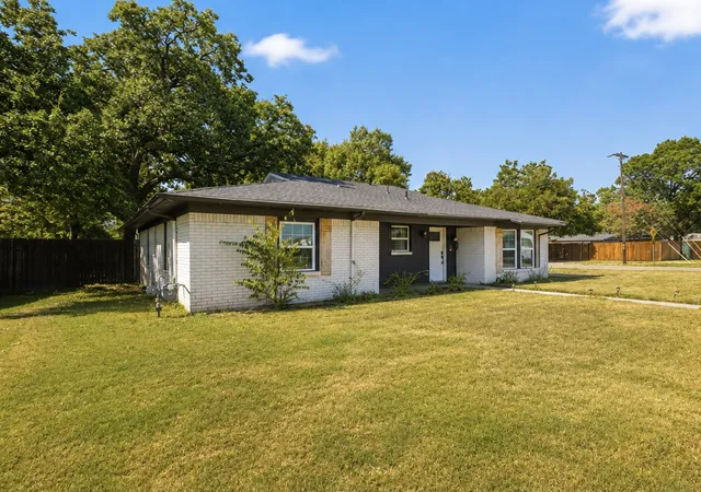 Photo 2 of Single family home for sale at 102 E Highland Dr, Irving, TX 75062 | MLS# 21359017 | Listing updated on 2026-08-15