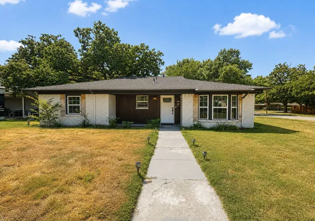 Photo 3 of Single family home for sale at 102 E Highland Dr, Irving, TX 75062 | MLS# 21359017 | Listing updated on 2026-08-15