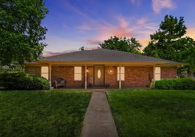 Photo 1 of Single family home for sale at 112 Diane Dr, Sanger, TX 76266 | MLS# 21358650 | Listing updated on 2026-10-04