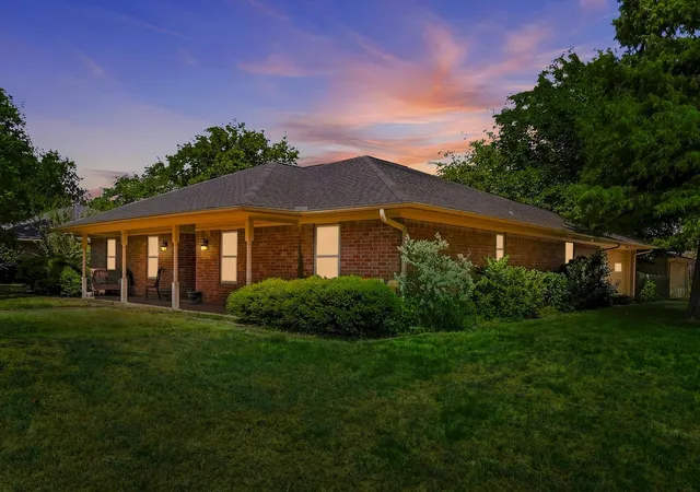 Photo 2 of Single family home for sale at 112 Diane Dr, Sanger, TX 76266 | MLS# 21358650 | Listing updated on 2026-10-04