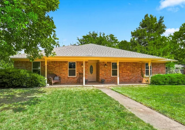 Photo 3 of Single family home for sale at 112 Diane Dr, Sanger, TX 76266 | MLS# 21358650 | Listing updated on 2026-10-04