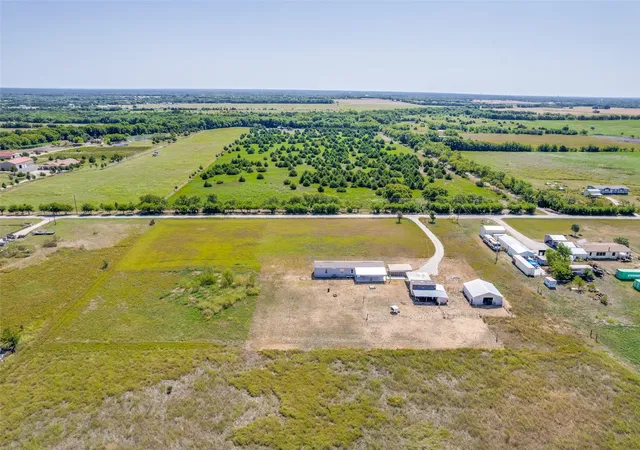 Photo 3 of Manufactured home for sale at 408 County Road 4415, Whitewright, TX 75491 | MLS# 21357189 | Listing updated on 2026-08-17