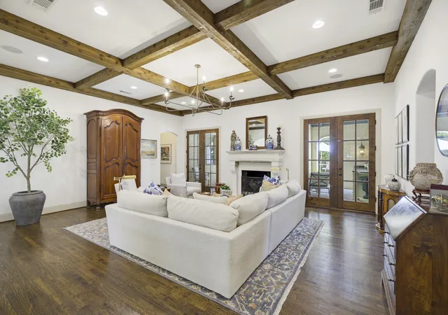 Photo 4 of Sale Pending at 7013 Shinnecock Hills Dr, Fort Worth, TX 76132 | MLS# 21352402 | Listing updated on 2026-08-27