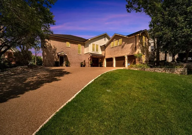 Photo 2 of Sale Pending at 7005 Stone Bluff Ct, Granbury, TX 76048 | MLS# 21356015 | Listing updated on 2026-08-30