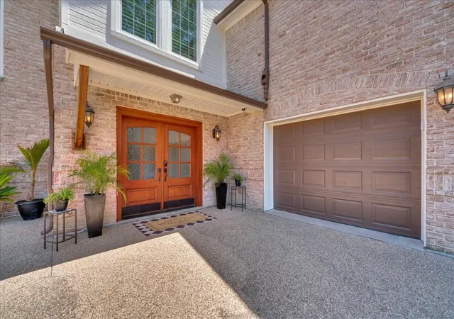 Photo 3 of Sale Pending at 7005 Stone Bluff Ct, Granbury, TX 76048 | MLS# 21356015 | Listing updated on 2026-08-30