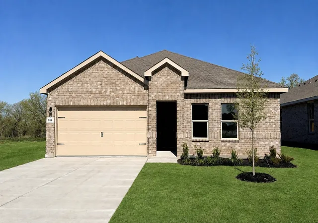 Photo 1 of Sale Pending at 908 Parkview Dr, Cleburne, TX 76031 | MLS# 21356528 | Listing updated on 2026-08-14