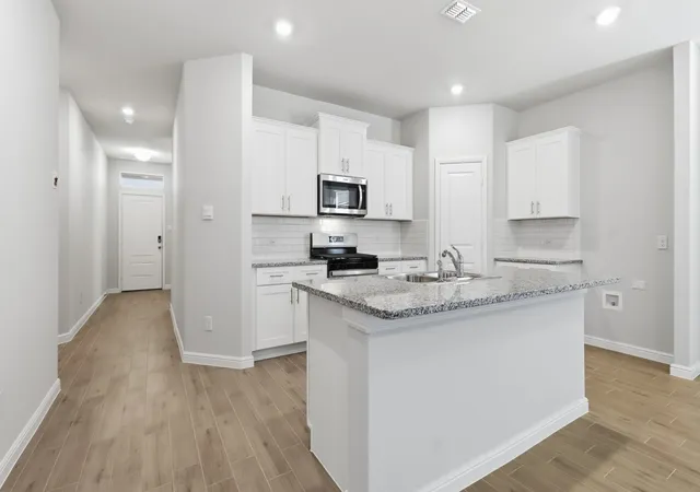 Photo 2 of Sale Pending at 908 Parkview Dr, Cleburne, TX 76031 | MLS# 21356528 | Listing updated on 2026-08-14