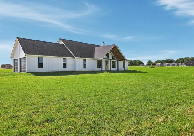 Photo 2 of Single family home for sale at 10 Keeter Ln, Lipan, TX 76462 | MLS# 21352926 | Listing updated on 2026-08-14