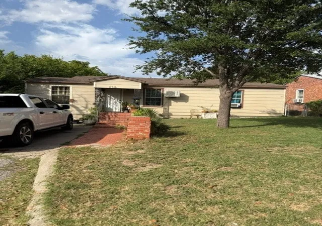 Photo 1 of Single family home for sale at 2716 35Th St, Fort Worth, TX 76106 | MLS# 21359440 | Listing updated on 2026-09-16