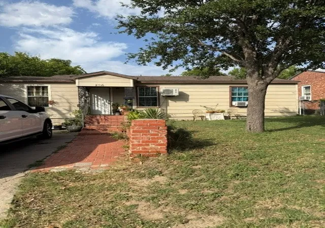 Photo 2 of Single family home for sale at 2716 35Th St, Fort Worth, TX 76106 | MLS# 21359440 | Listing updated on 2026-09-16