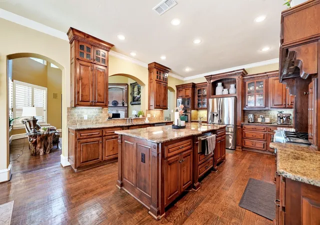 Photo 3 of Single family home for sale at 117 Mallard Xing, Rockwall, TX 75032 | MLS# 21350439 | Listing updated on 2026-08-30