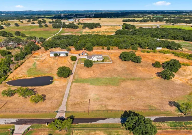 Photo 2 of Single family home for sale at 156 La Arroya Dr, Weatherford, TX 76088 | MLS# 21359309 | Listing updated on 2026-08-24