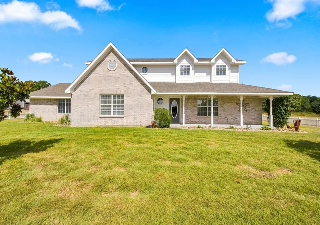 Photo 4 of Single family home for sale at 156 La Arroya Dr, Weatherford, TX 76088 | MLS# 21359309 | Listing updated on 2026-08-24