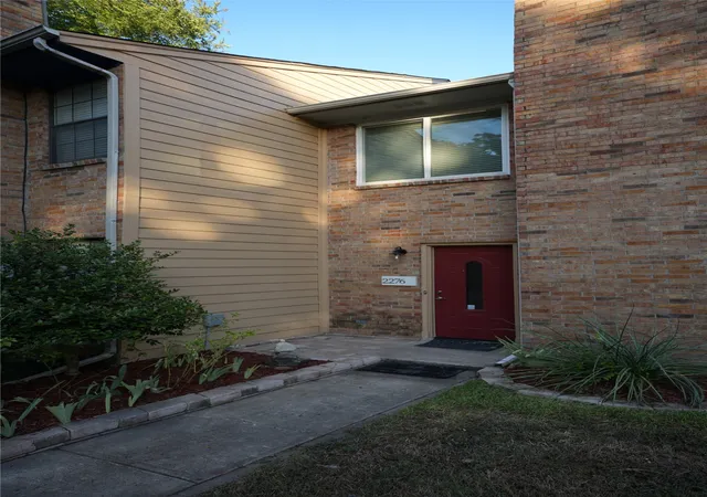 Photo 30 of Townhouse for sale at 2276 Colony Ct, Dallas, TX 75235 | MLS# 21359222 | Listing updated on 2026-10-02