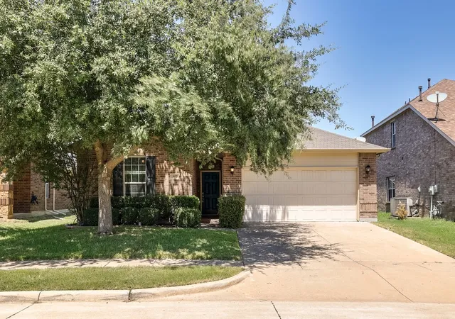 Photo 1 of Single family home for sale at 807 Bastrop Dr, Arlington, TX 76002 | MLS# 21358916 | Listing updated on 2026-08-14