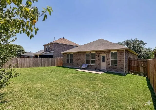 Photo 22 of Single family home for sale at 807 Bastrop Dr, Arlington, TX 76002 | MLS# 21358916 | Listing updated on 2026-10-02