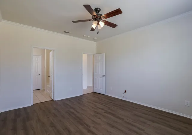 Photo 4 of Single family home for sale at 807 Bastrop Dr, Arlington, TX 76002 | MLS# 21358916 | Listing updated on 2026-10-02