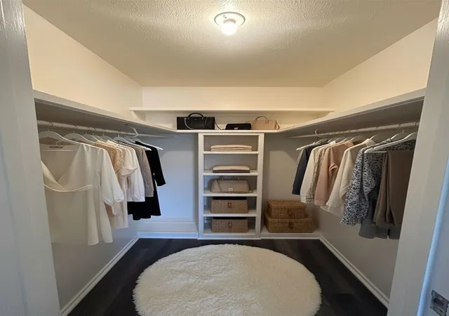 Listing Photo 4 - Condo for sale in building located at 5014 Les Chateaux Dr, Dallas, TX 75235 - Unit #230
