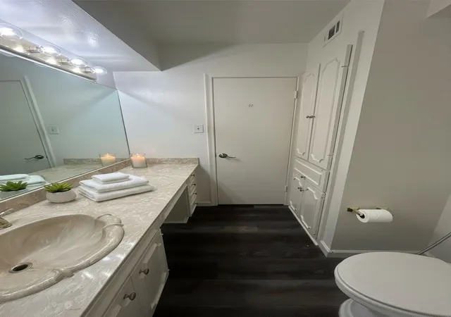 Listing Photo 5 - Condo for sale in building located at 5014 Les Chateaux Dr, Dallas, TX 75235 - Unit #230