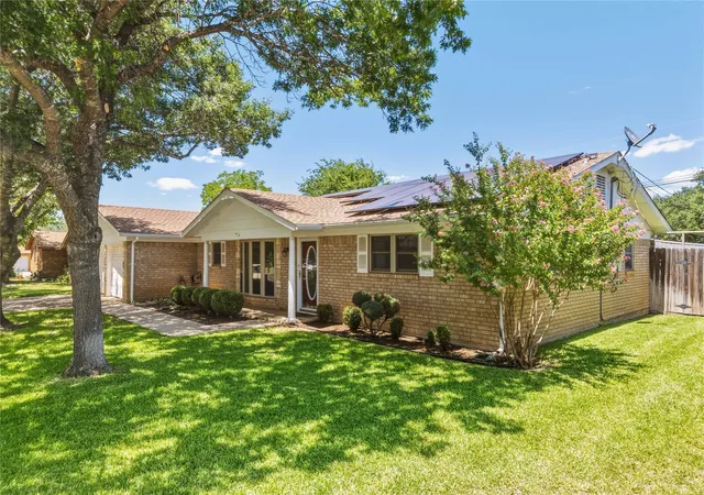 Photo 2 of Single family home for sale at 4304 9th St, Brownwood, TX 76801 | MLS# 21334968 | Listing updated on 2026-08-24