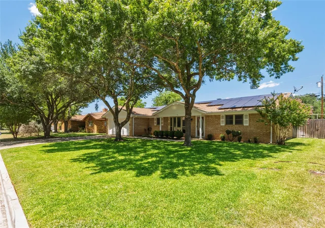 Photo 3 of Single family home for sale at 4304 9th St, Brownwood, TX 76801 | MLS# 21334968 | Listing updated on 2026-08-24