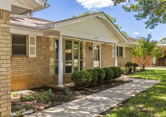 Photo 4 of Single family home for sale at 4304 9Th St, Brownwood, TX 76801 | MLS# 21334968 | Listing updated on 2026-08-24