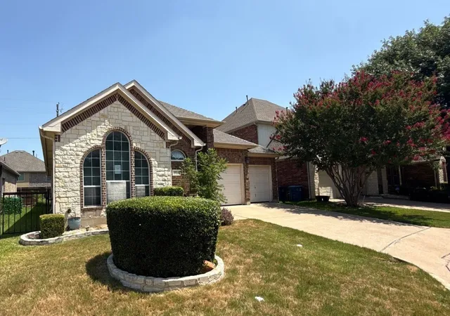 Photo 3 of Townhouse for sale at 1822 Masters Dr, De Soto, TX 75115 | MLS# 21353039 | Listing updated on 2026-08-14