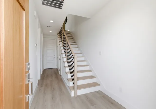Listing Photo 5 - Condo for sale in building located at 2925 Spruce Vly Ln, Dallas, TX 75233 - Unit #301