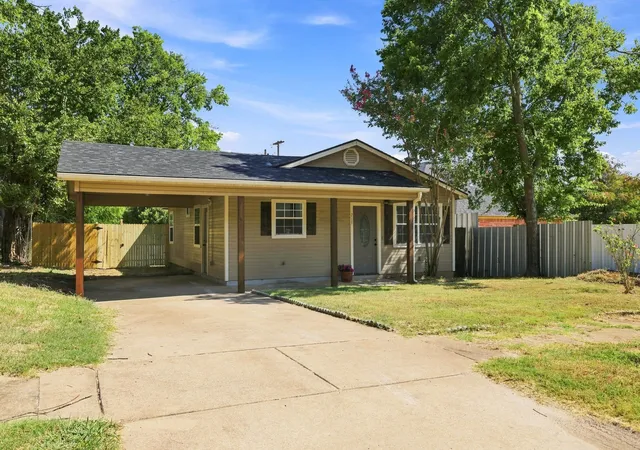 Photo 2 of Single family home for sale at 217 E Hull St, Denison, TX 75021 | MLS# 21359569 | Listing updated on 2026-09-05