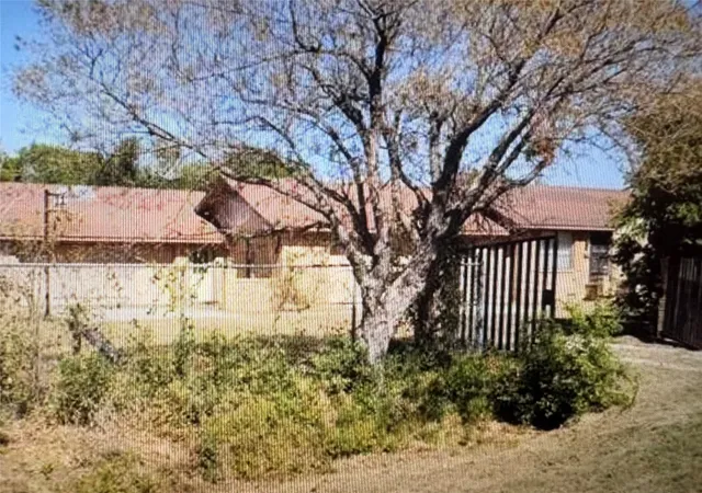 Photo 2 of Single family home for sale at 813 E Hwy 114, Boyd, TX 76023 | MLS# 21359590 | Listing updated on 2026-08-14