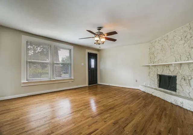 Photo 2 of Single family home for sale at 617 N Windomere Ave, Dallas, TX 75208 | MLS# 21359599 | Listing updated on 2026-08-14