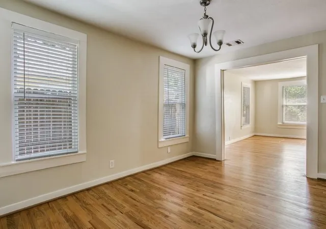 Photo 4 of Single family home for sale at 617 N Windomere Ave, Dallas, TX 75208 | MLS# 21359599 | Listing updated on 2026-08-14