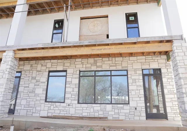 Photo 1 of Townhouse for sale at 299 W Oak St, Mansfield, TX 76063 | MLS# 21345373 | Listing updated on 2026-08-14