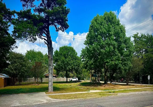 Photo 1 of Land for sale at 326 E Grand St, Whitewright, TX 75491 | MLS# 21359549 | Listing updated on 2026-08-14