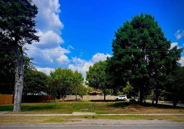 Photo 3 of Land for sale at 326 E Grand St, Whitewright, TX 75491 | MLS# 21359549 | Listing updated on 2026-08-14