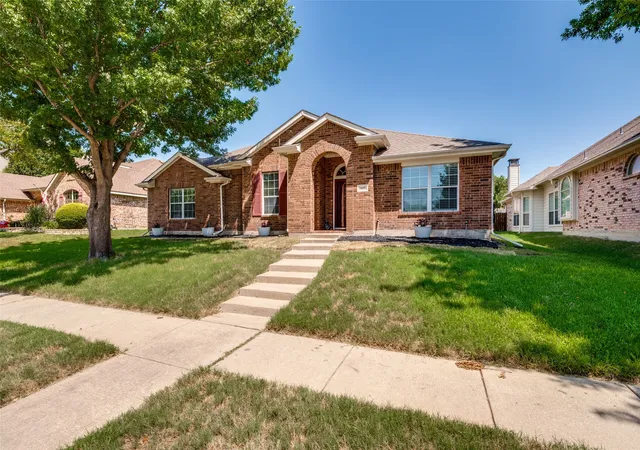 Photo 2 of Single family home for sale at 517 Magnolia Ln, Glenn Heights, TX 75154 | MLS# 21357270 | Listing updated on 2026-08-29