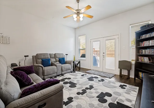 Photo 3 of Single family home for sale at 517 Magnolia Ln, Glenn Heights, TX 75154 | MLS# 21357270 | Listing updated on 2026-10-03